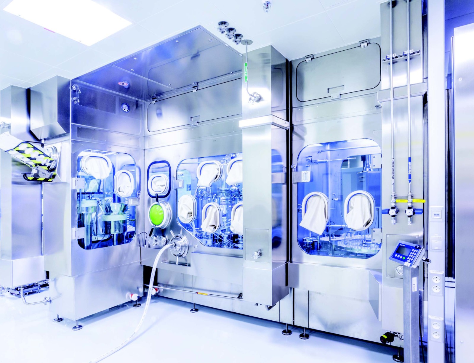 Closed Rabs designed to grant an ISO5 environment. Steriline